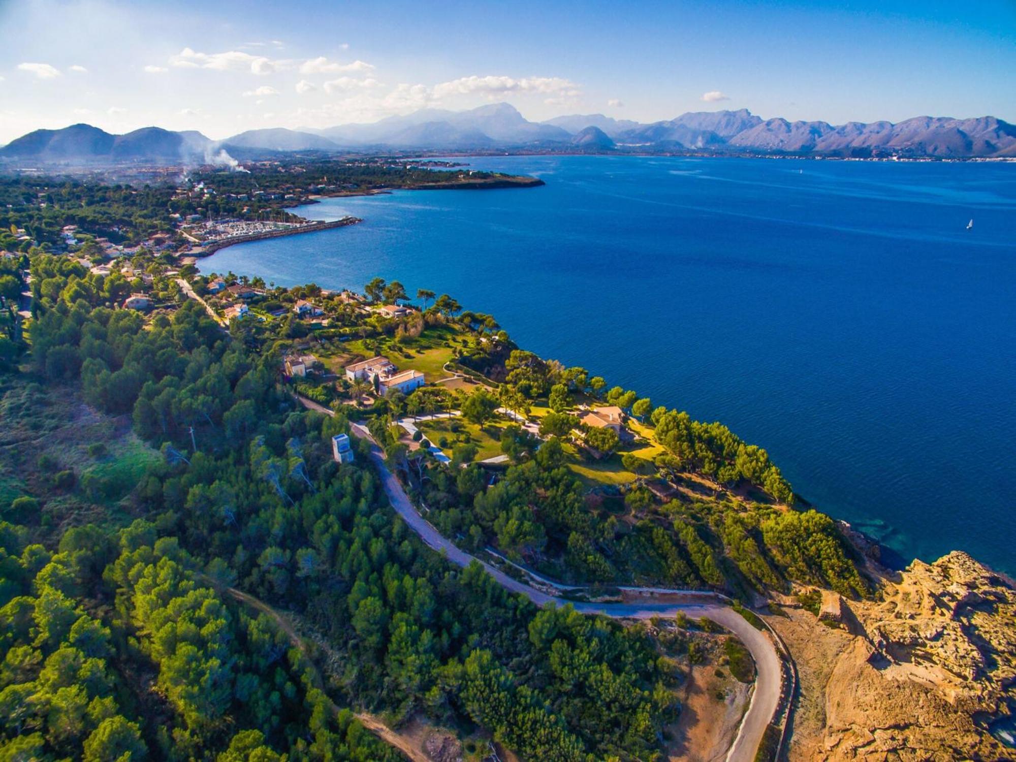 9 Person In Alcudia (Mallorca)